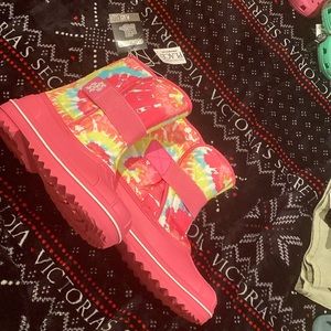 ☺️The Children’s Place little girl fuzzy warm boots😊